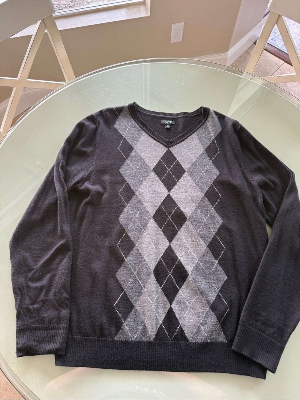 Apt. 9 Black V-Neck Argyle Sweater with Gray Pattern
